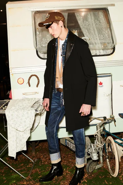 Look 50